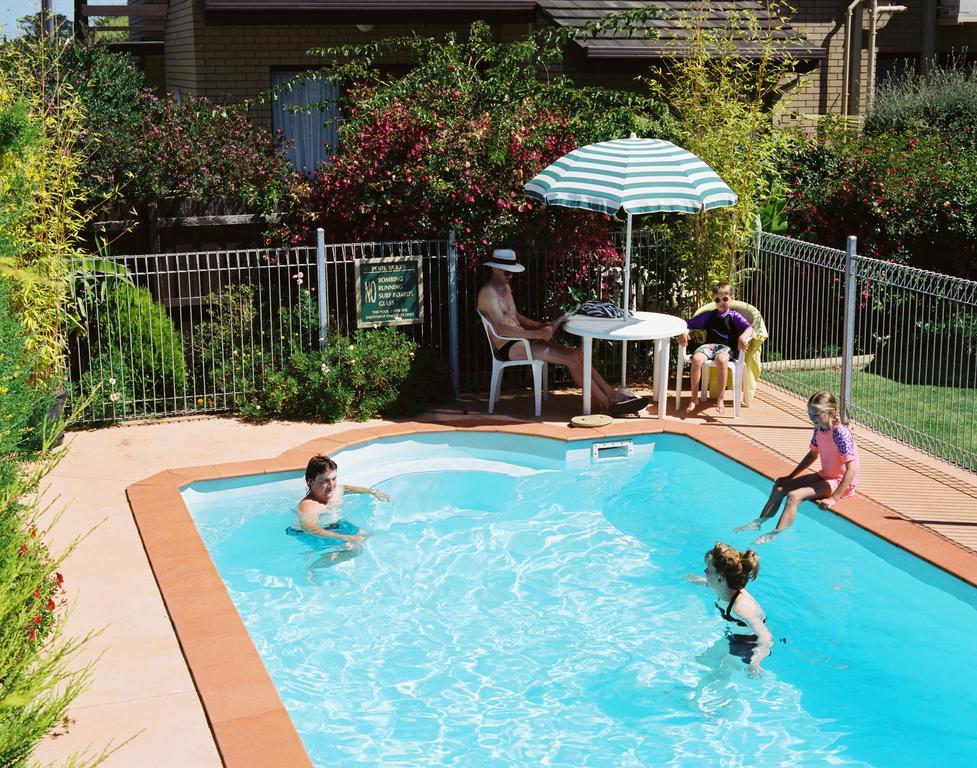 Sandpiper Holiday Apartments Лейкс-Энтранс Экстерьер фото
