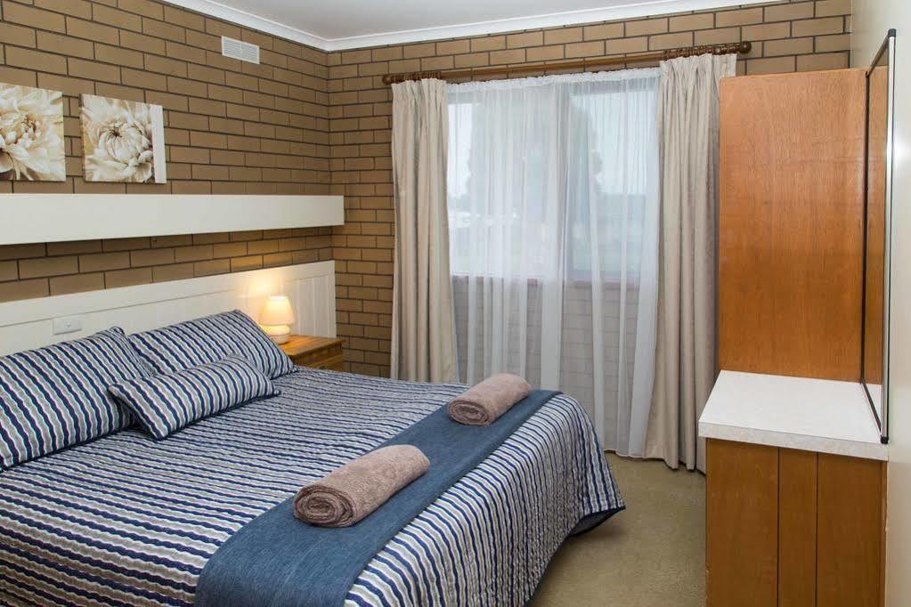 Sandpiper Holiday Apartments Лейкс-Энтранс Экстерьер фото