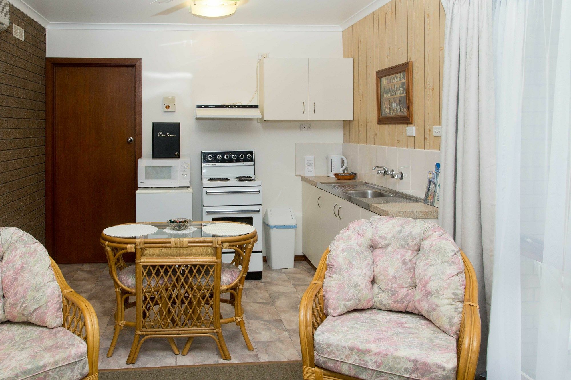 Sandpiper Holiday Apartments Лейкс-Энтранс Экстерьер фото