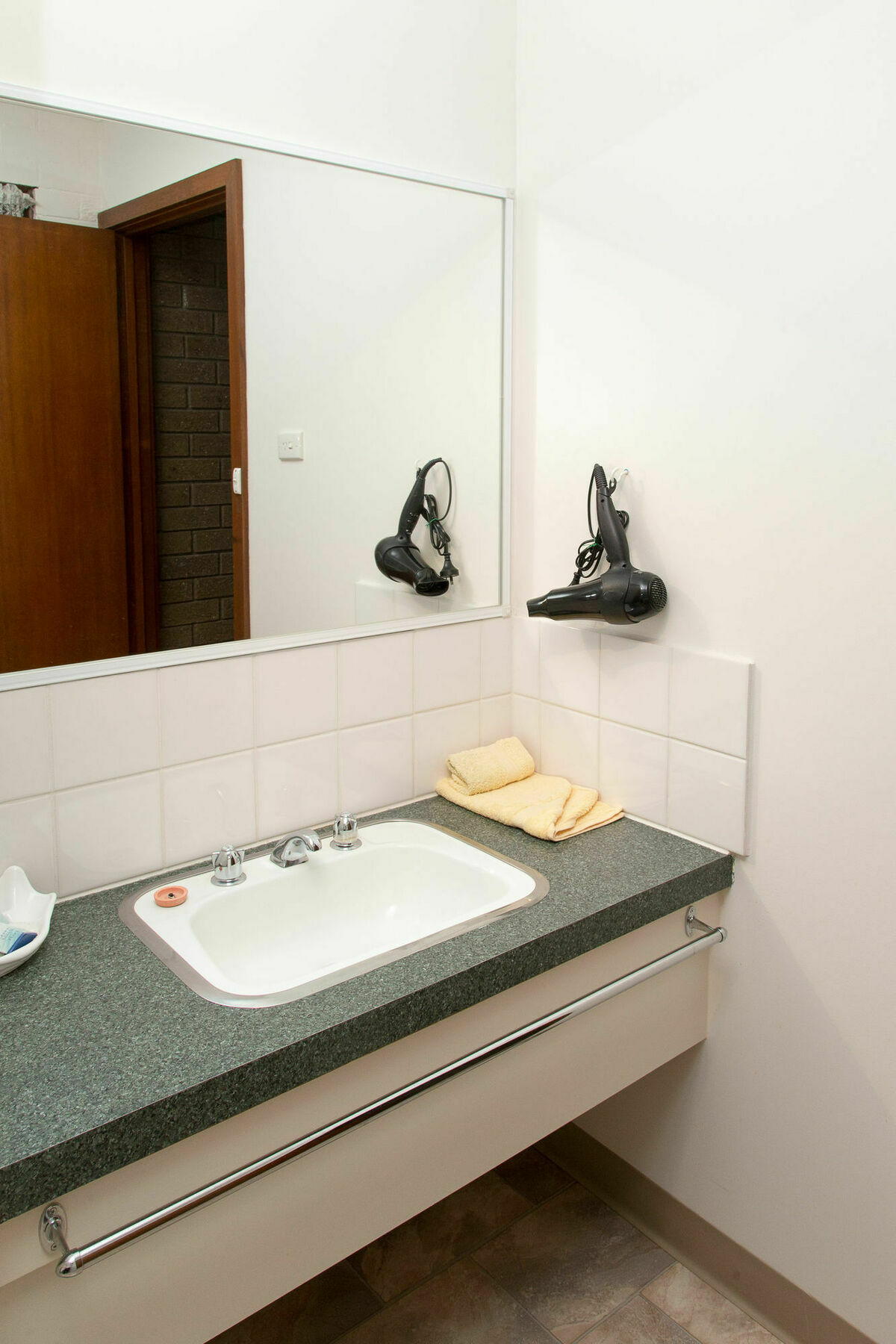 Sandpiper Holiday Apartments Лейкс-Энтранс Экстерьер фото