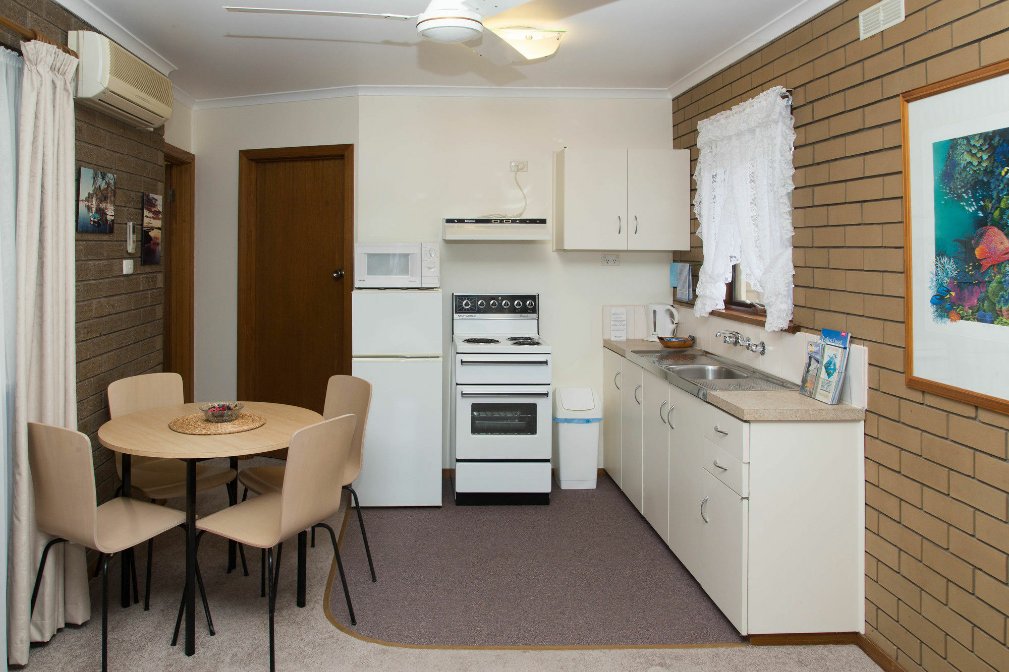 Sandpiper Holiday Apartments Лейкс-Энтранс Экстерьер фото