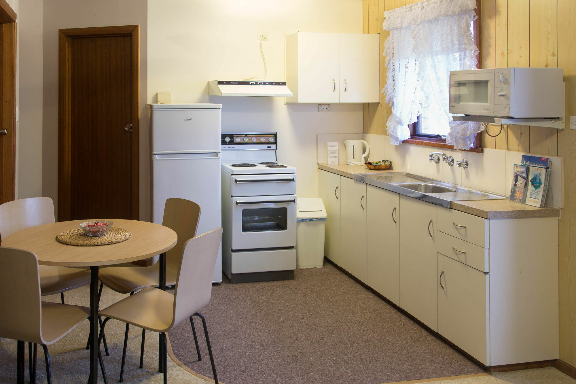Sandpiper Holiday Apartments Лейкс-Энтранс Экстерьер фото
